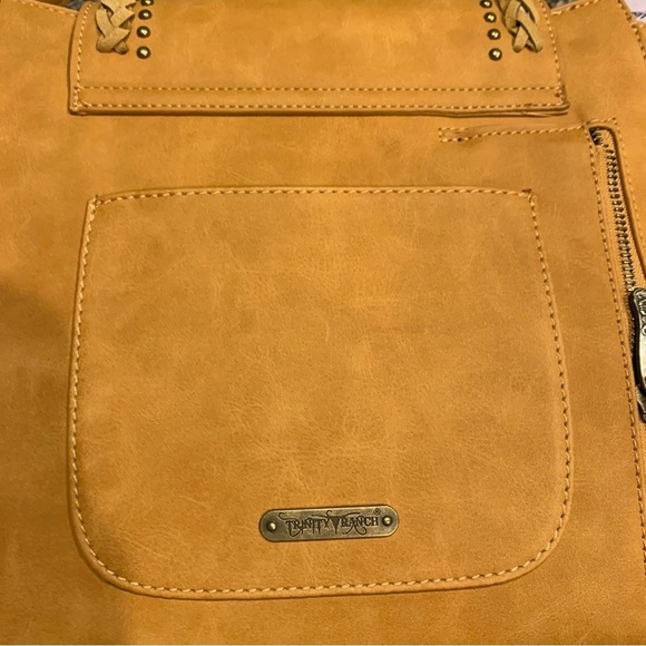 Women’s Trinity Ranch Leather Purse - Picture 13 of 16